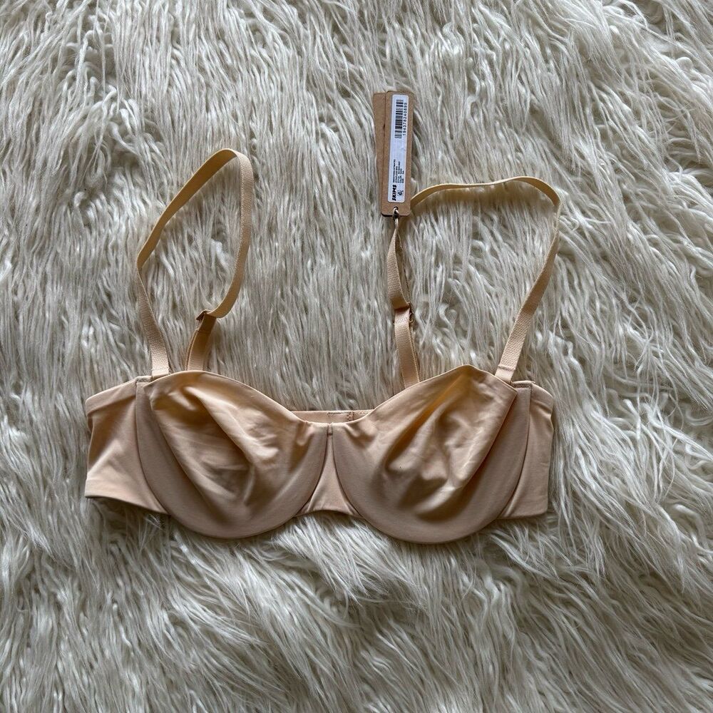 Skims Smoothing Intimates Strapless Bra Sand Size 34A